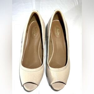 Clarks Women's Beige Peep Toe wedges